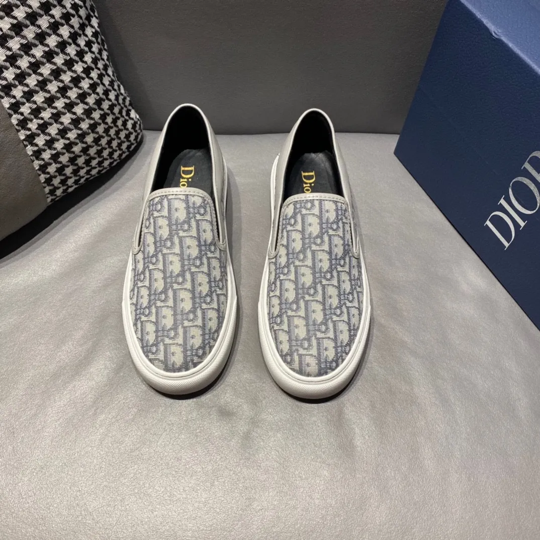 Factory price 340, Dior series casual shoes 👟🔥🕷🕷【Dior】Dior New casual men's shoes are launched in Hong Kong counters. Official website 1:1 production. Original Italian materials. Designed by European and American masters. Perfect shape to create counter quality, solid color rubber wear-resistant outsole and classic dazzling head! Super versatile and very comfortable. High-end without losing taste, fashionable and novel! ! Absolute focus! Code number: 38-45
